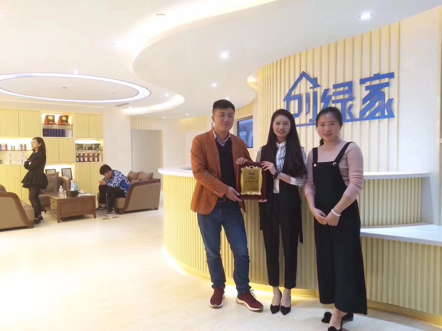 熱烈祝賀蔣總簽約創(chuàng)綠家江蘇省市級(jí)代理！