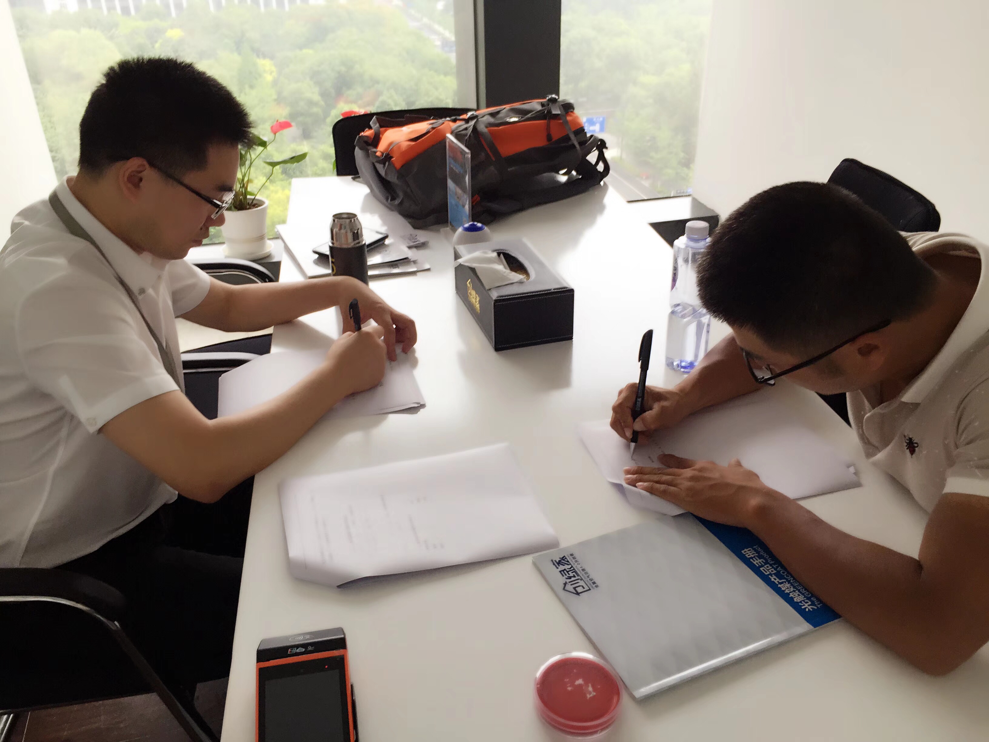 熱烈祝賀代總簽約創(chuàng)綠家南充市區(qū)級代理！