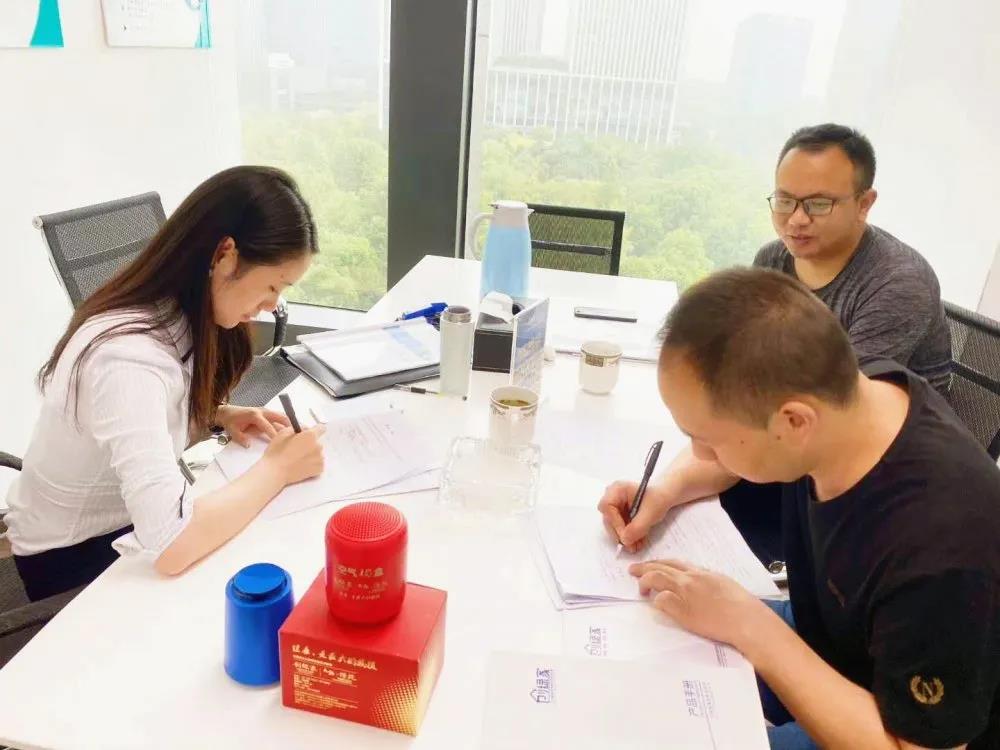 熱烈祝賀袁總陳總簽約創(chuàng)綠家浙江省寧波市區(qū)級(jí)代理! 熱烈祝賀袁總陳總簽約創(chuàng)綠家浙江省寧波市區(qū)級(jí)代理!